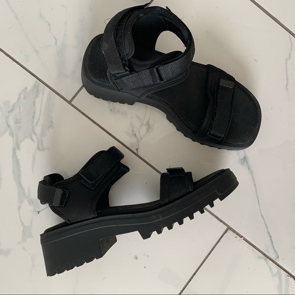 Women’s Zara sandals
